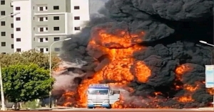 سائق ليبى ينقذ مدينة بنغازى من كارثة محققة .. شاهد القصة