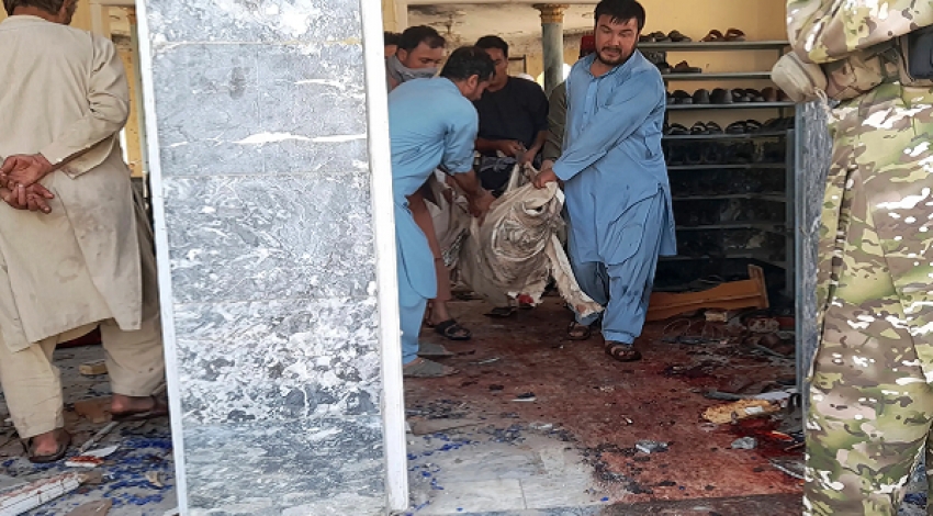 عدد ضحايا تفجير مسجد قندوز بأفغانستان يتجاوز الـ 100 قتيل