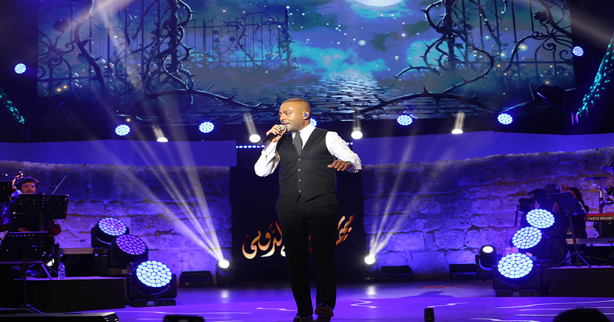 28 أغنية في ساعتين: ثامر عاشور يكسب رهان النجاح في أصعب مسارح العالم العربي